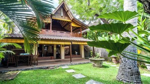 Exterior - Romantic Joglo Villa Near Lovina Beach & Center (Buleleng)