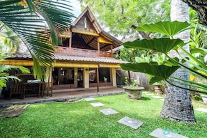 Exterior - Romantic Joglo Villa Near Lovina Beach & Center (Buleleng)