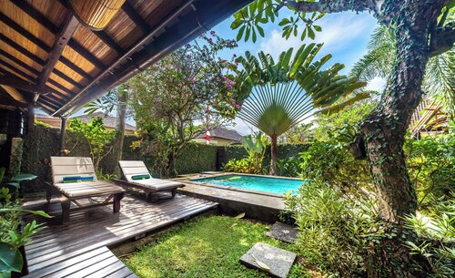 Romantic Joglo Villa Near Lovina Beach & Center