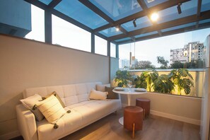 Interior - Studio Garden, 10 steps from Alto da Boa Vista metro station. (São Paulo)