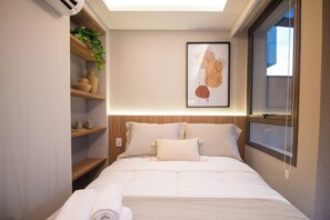 1 bedroom, iron/ironing board, Internet, bed sheets - Studio Garden, 10 steps from Alto da Boa Vista metro station. (São Paulo)