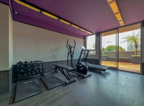 A gym with exercise equipment, a bench, and a treadmill. - Studio Garden, 10 steps from Alto da Boa Vista metro station. (São Paulo)
