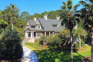 Exterior - 206 N. Sea Pines Drive – Luxury Resort-Style Living (Hilton Head Island)