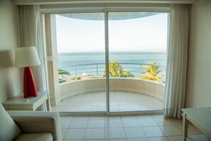 Family Room, Balcony, Sea View | Interior - Hippocampus Concón Resort & Club (Concón)