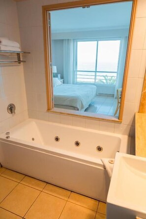 Free toiletries, hair dryer, towels, soap - Hippocampus Concón Resort & Club (Concón)