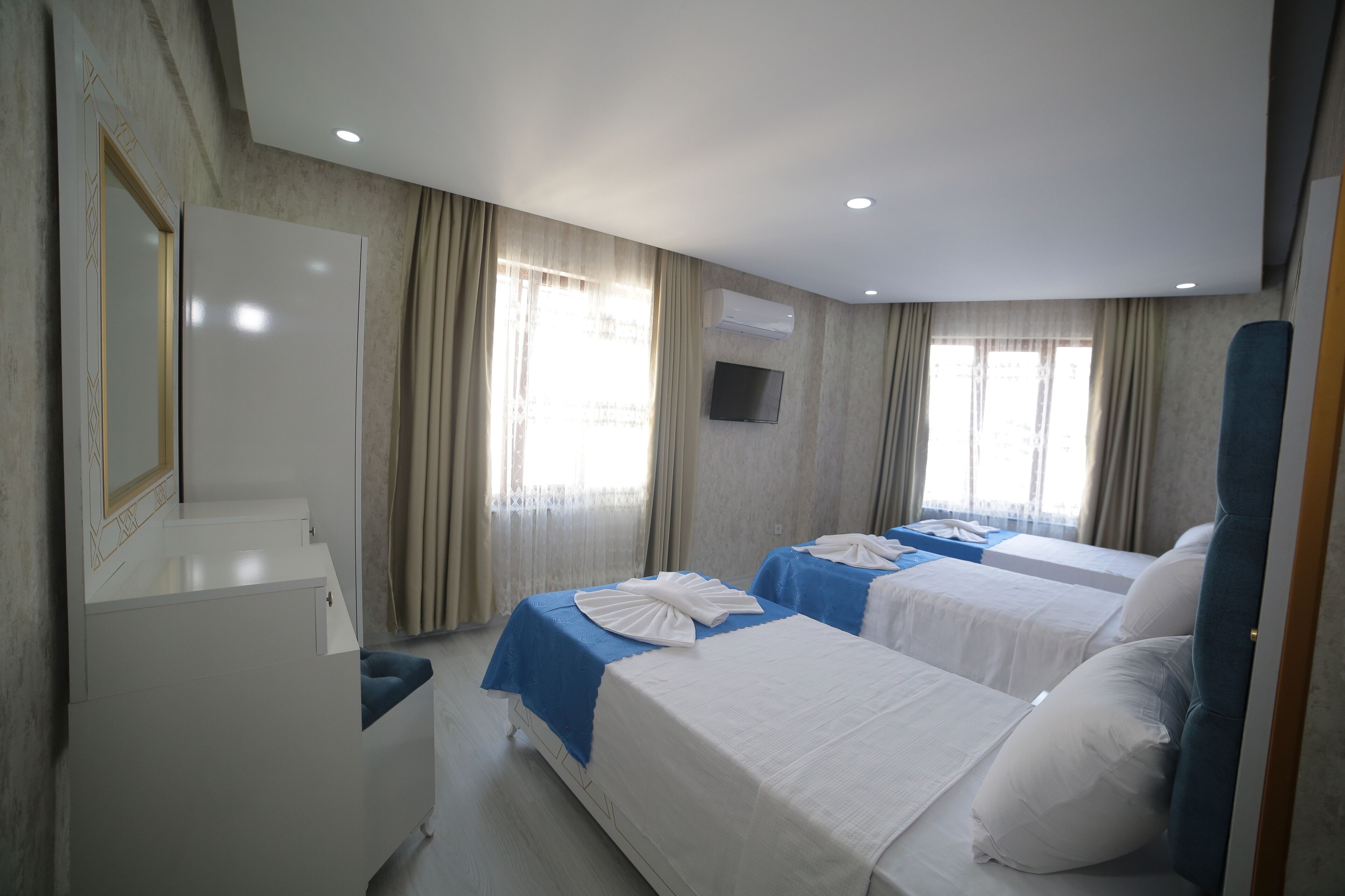 Classic Triple Room, City View | Free WiFi