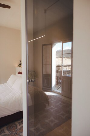 1 bedroom, iron/ironing board, free WiFi, bed sheets - Ray's Suites 1 - Stylish corner apartment with balcony (Valletta)