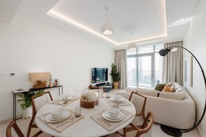 House - Chic 3BR Walk to Dubai Mall Opera (Dubai)