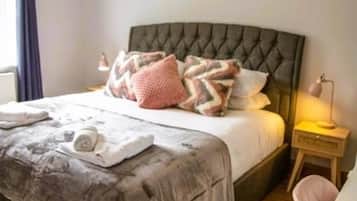 4 bedrooms, iron/ironing board, free WiFi, bed sheets