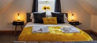 4 Bed - Sleeps 10 - Pets - Parking - Games Room