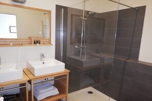 Shower, hair dryer, soap, toilet paper - Residence 300m from the ocean (SOULAC SUR MER)