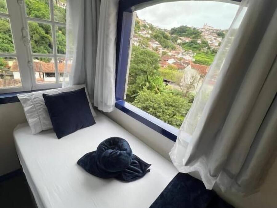Triple Room | Iron/ironing board, free WiFi