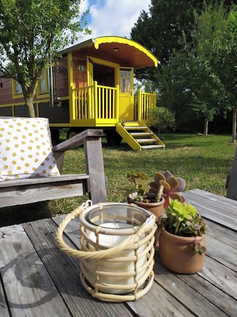 Terrace/patio. *Caravan getaway*guaranteed disconnection