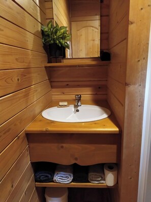 Shower, hair dryer, soap, toilet paper - *Caravan getaway*guaranteed disconnection (Tuffalun)