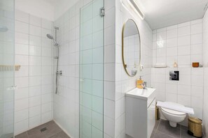 Bathroom - The RotchilD TripleX 6BR (Tel Aviv-Yafo)