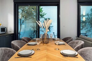 Dining - The RotchilD TripleX 6BR (Tel Aviv-Yafo)
