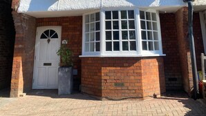 Exterior detail - 3 Bed Sleeps 6 Free Parking Enclosed Garden (Tonbridge)