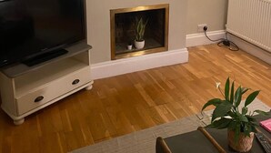 Living area - 3 Bed Sleeps 6 Free Parking Enclosed Garden (Tonbridge)