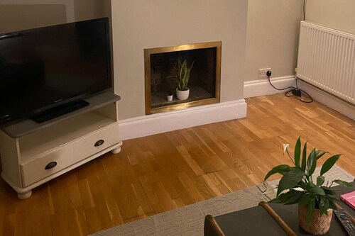 3 Bed Sleeps 6 Free Parking Enclosed Garden