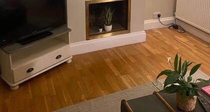 3 Bed Sleeps 6 Free Parking Enclosed Garden