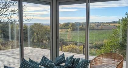 GĂźte avec vue d'exception la maison des coteaux du ChĂąteau Mazeris