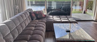 Luxury bungalow with view on quiet park in Kattendijke, Zeeland