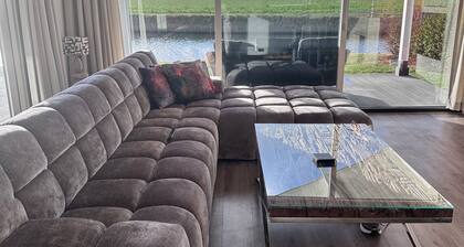 Luxury bungalow with view on quiet park in Kattendijke, Zeeland