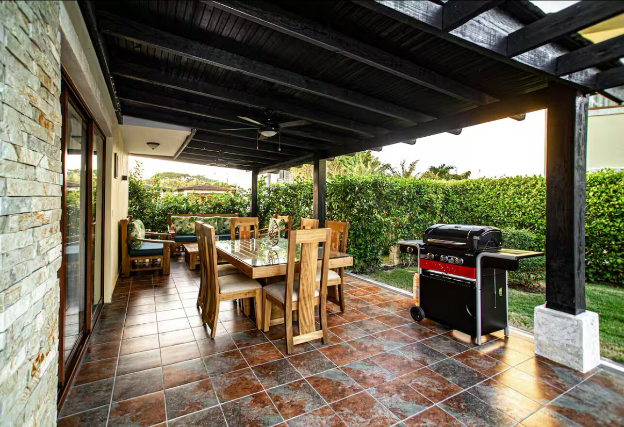 屋外ダイニングエリア