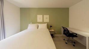 Standard Studio | Laptop workspace, blackout curtains, free WiFi - Mont Hermon by HX (São Paulo)