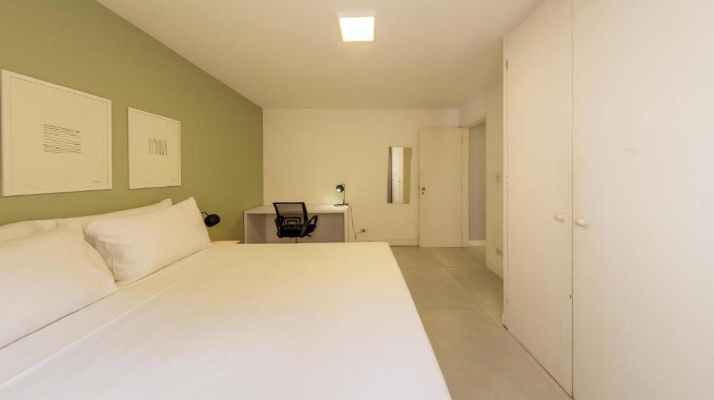 Standard Studio | Laptop workspace, free WiFi