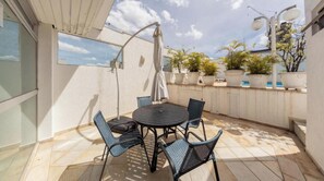 Outdoor dining - Mont Hermon by HX (São Paulo)