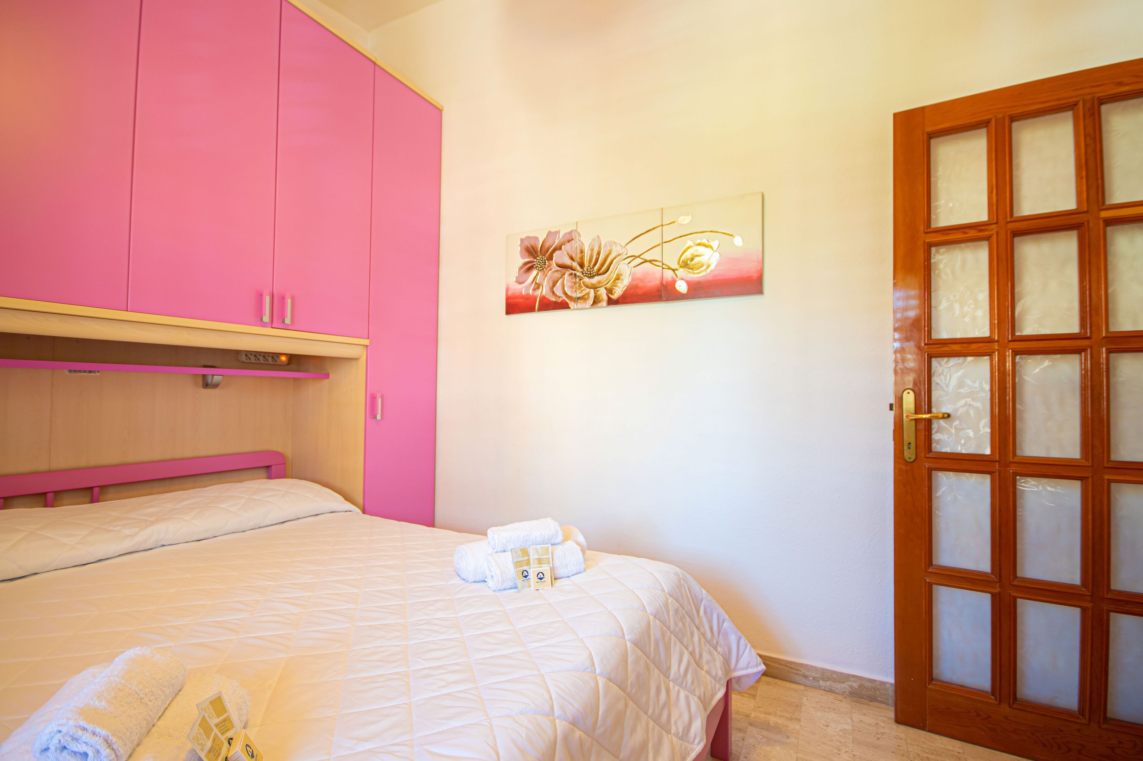 3 bedrooms, iron/ironing board, bed sheets