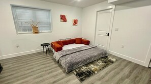 1 bedroom, iron/ironing board, free WiFi, bed sheets - Cozy 1-bedroom Apartment Ground level  (Kearny)
