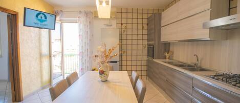 Fridge, oven, stovetop, cookware/dishes/utensils