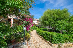 Property grounds - Sa Capannizza - One Bedroom Apartment, Sleeps 3 (Muriscuvò)