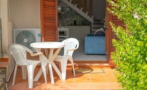 Outdoor dining - Sa Capannizza - One Bedroom Apartment, Sleeps 3 (Muriscuvò)