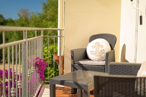 Property grounds - Berchida 6 - Two Bedroom Apartment, Sleeps 5 (La Caletta)