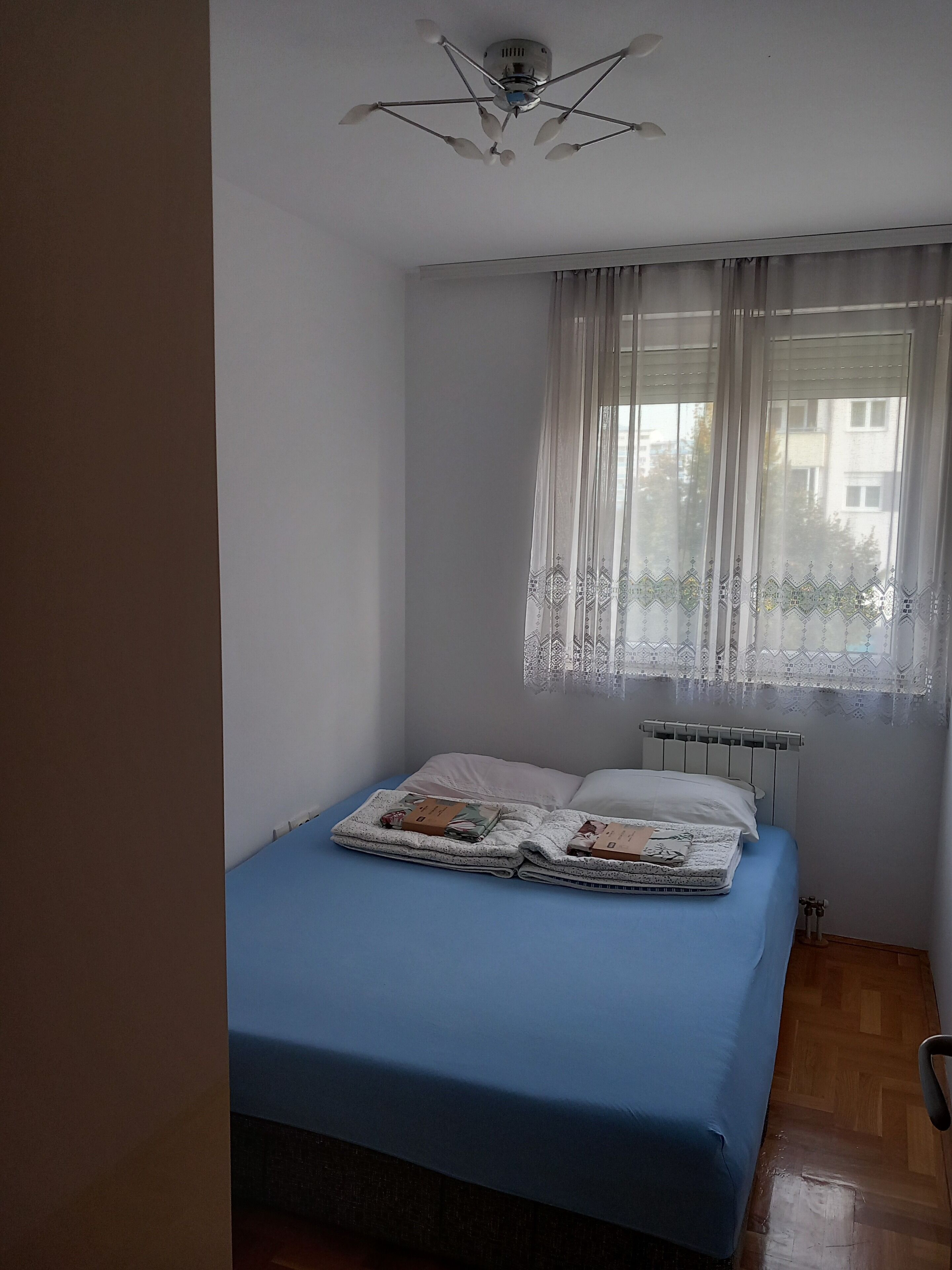 3 chambres, fer et planche à repasser, Wi-Fi, draps fournis