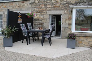 Outdoor dining - Ty coz Lambervez, (Saint-Pol-de-Léon)