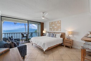 1 bedroom, iron/ironing board, travel cot, WiFi - Beachfront Lahaina Shores 203 | Direct Oceanfront Studio (Lahaina)