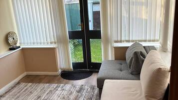House, 3 Bedrooms, Accessible, Smoking | Living area