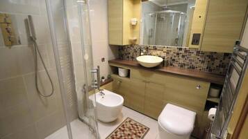 House, 3 Bedrooms, Accessible, Smoking | Bathroom