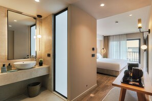 Double Standard Room City View | Hochwertige Bettwaren, Zimmersafe, individuell dekoriert