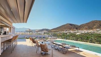 Poolside bar
