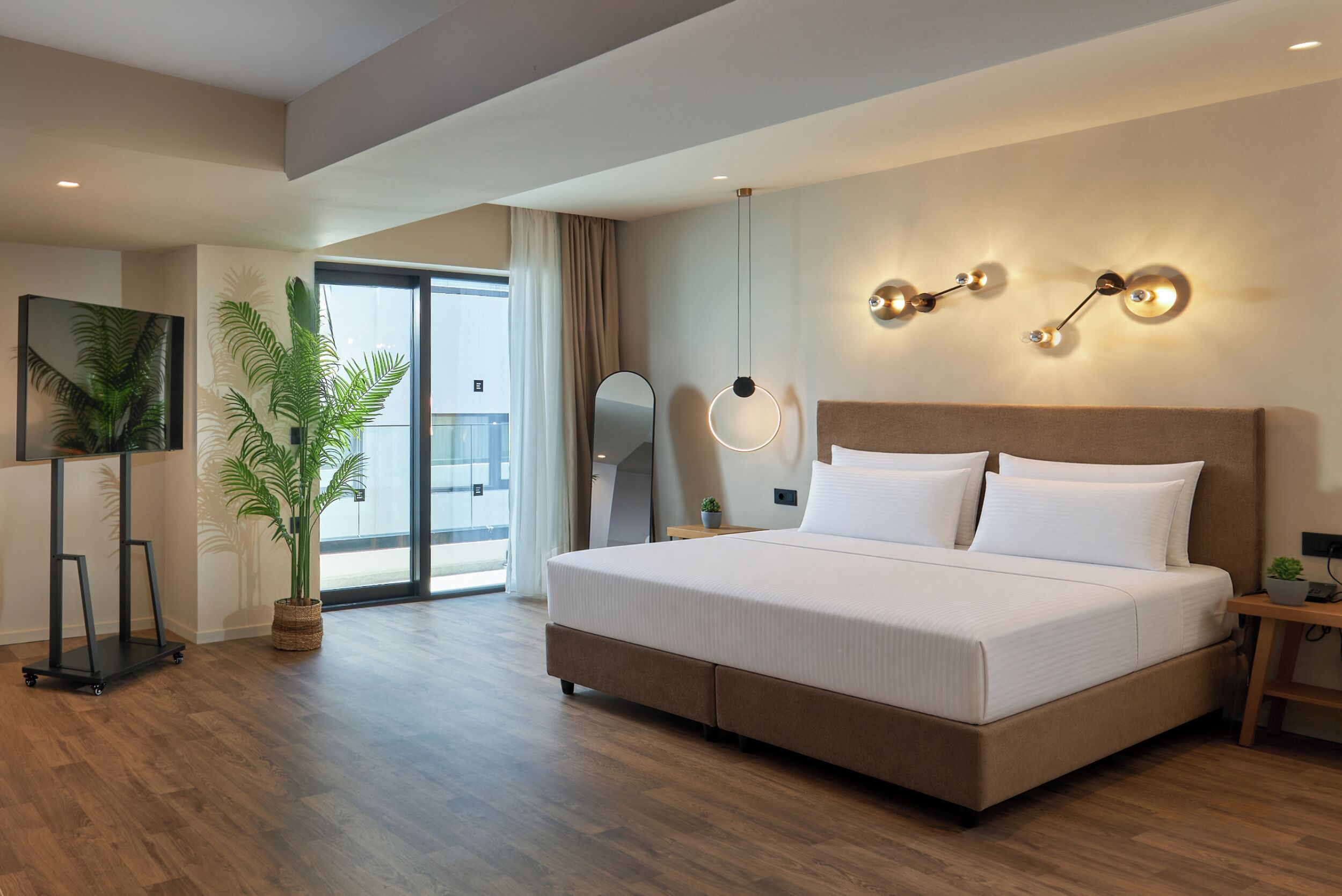 Junior Suite Atrium | Ropa de cama de alta calidad, caja fuerte, decoración individual