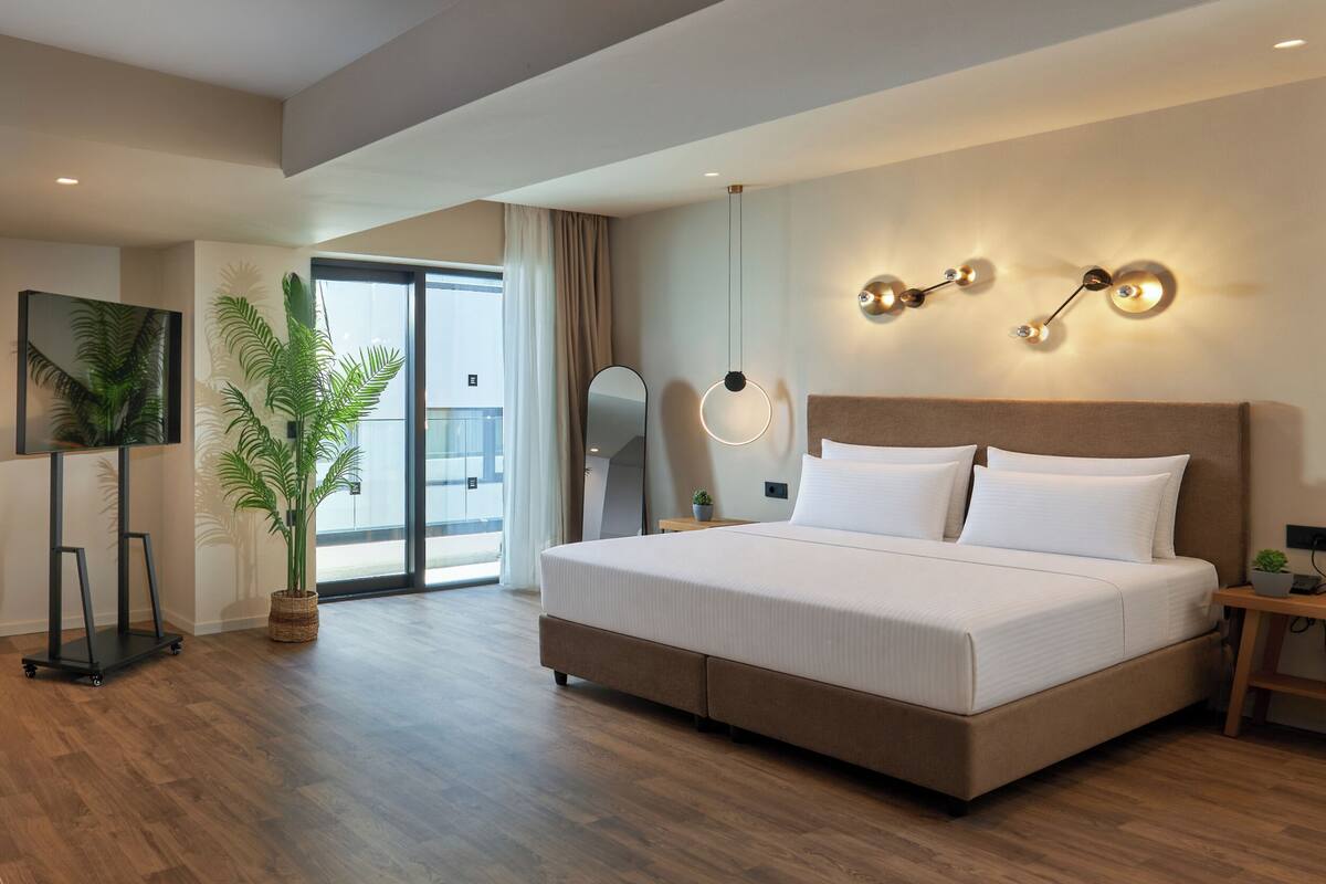 Junior Suite Atrium | Ropa de cama de alta calidad, caja fuerte, escritorio
