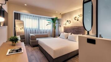 Premium bedding, in-room safe, individually decorated