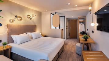 Premium bedding, in-room safe, individually decorated
