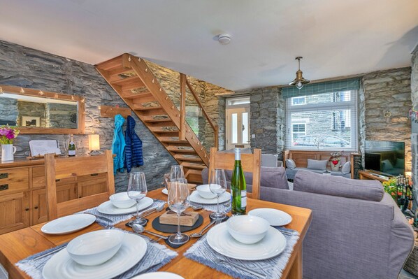 Dining - Garreg Ddu (Blaenau Ffestiniog)