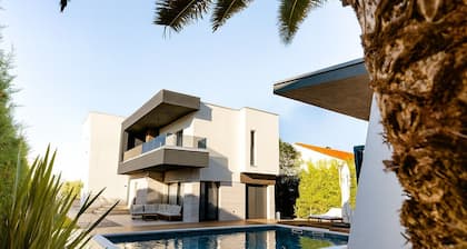 Villa Positiva with heated pool